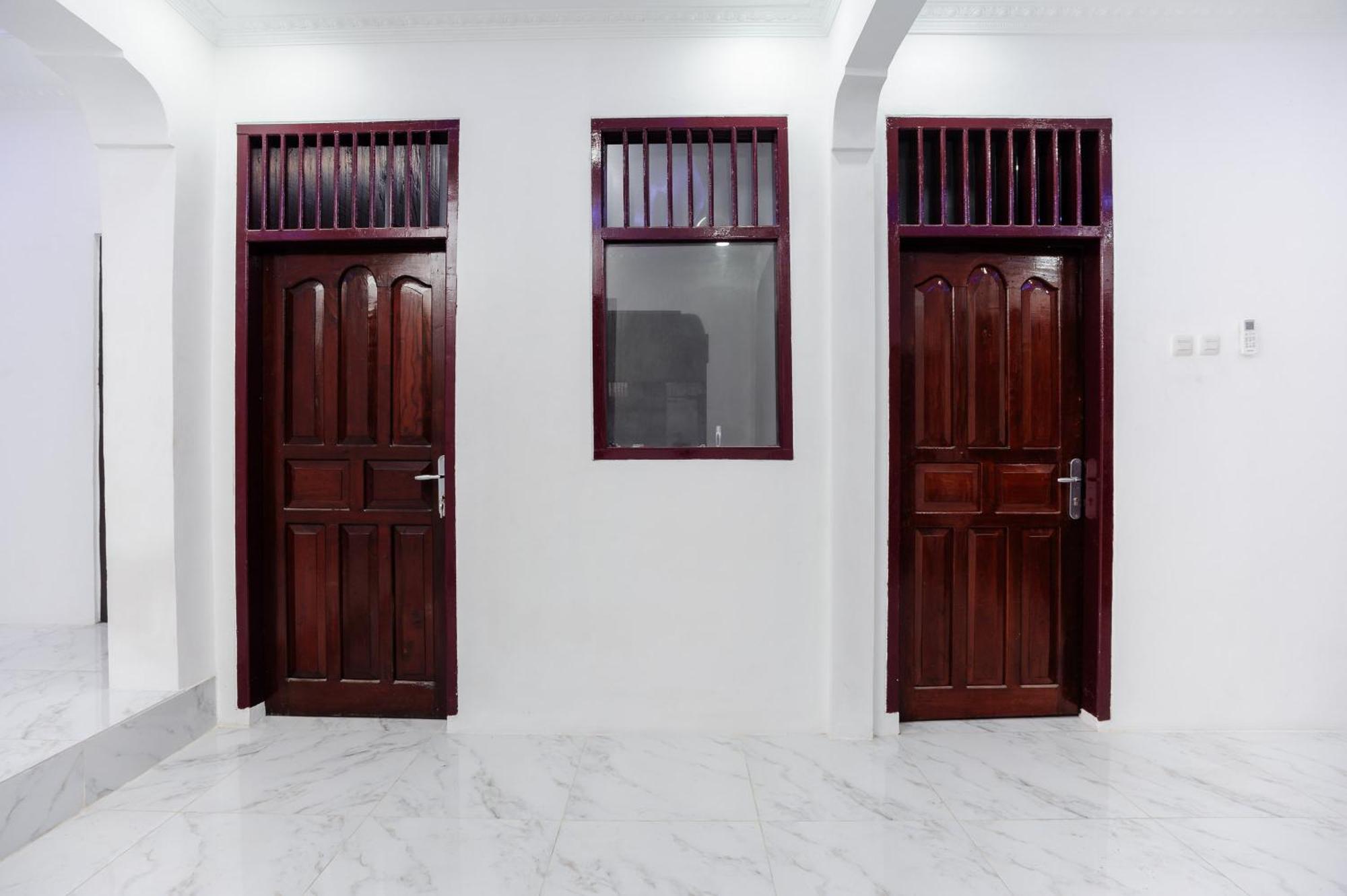 Reddoorz Syariah @ Sakura Hotel Jatiwaringin Bekasi Exterior foto